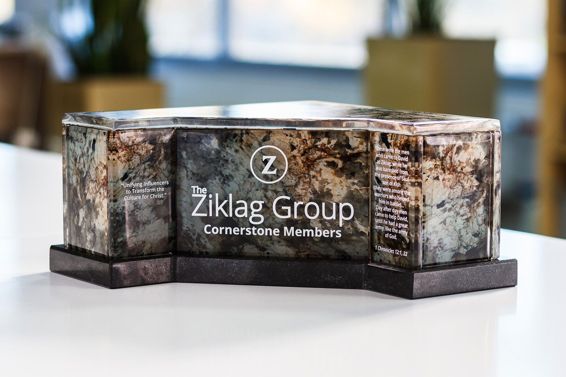 statuetka szklo ziklag group glasso